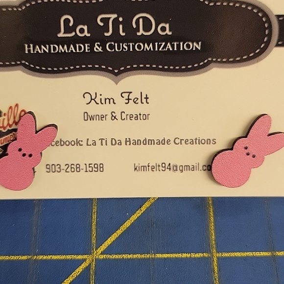 Felt's Fun Finds Jewelry - Bunny with Face Wood 1/3" Earrings Pink Easter Spring Rabbit